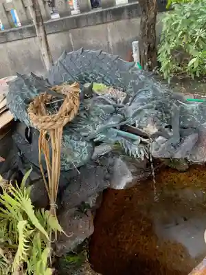 満足稲荷神社の手水舎