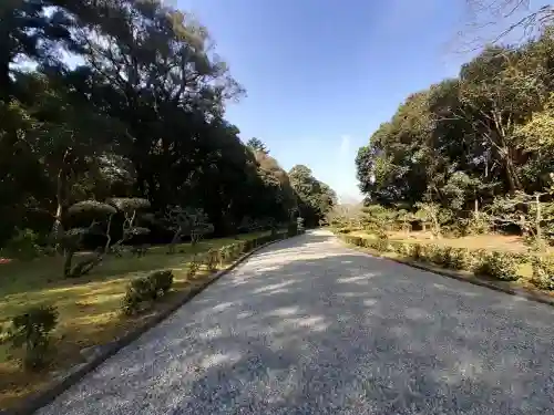 神武天皇陵（畝傍山東北陵）の{uncategorized: "未分類", other: "その他", undefined: "問題あり", building: "その他建物", grave: "お墓", sacred_gate: "鳥居", guardian: "狛犬", statue: "像", buddha: "仏像", history: "歴史", nature: "自然", garden: "庭園", animal: "動物", pagoda: "塔", temizu: "手水舎", mountain_gate: "山門・神門", sanctuary: "本殿・本堂", subordinate: "末社・摂社", art: "芸術", scenery: "景色", jizo: "地蔵", ema: "絵馬", goshuin: "御朱印", omikuji: "おみくじ", items: "授与品その他", amulet: "お守り", goshuincho: "御朱印帳", eats: "食事", festival: "お祭り", votive_dance: "神楽", shichigosan: "七五三参", wedding: "結婚式", experience: "体験その他", initially: "初詣", around: "周辺", anti_infection: "感染症対策"}