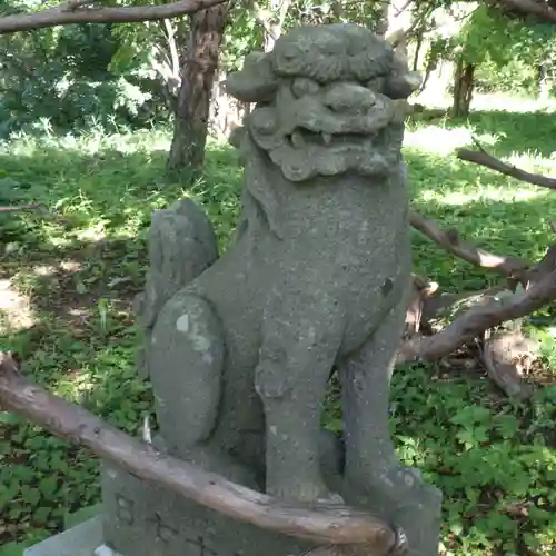 神威神社の狛犬