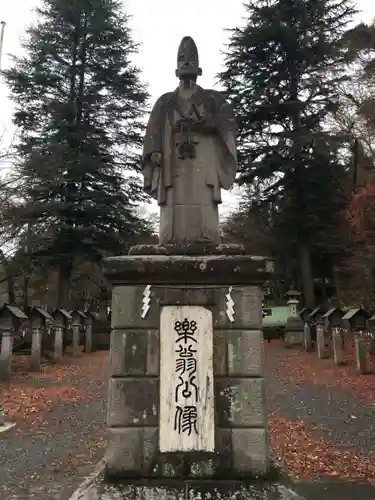 南湖神社の像