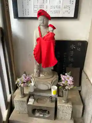 縁結び子育地蔵尊の{uncategorized: "未分類", other: "その他", undefined: "問題あり", building: "その他建物", grave: "お墓", sacred_gate: "鳥居", guardian: "狛犬", statue: "像", buddha: "仏像", history: "歴史", nature: "自然", garden: "庭園", animal: "動物", pagoda: "塔", temizu: "手水舎", mountain_gate: "山門・神門", sanctuary: "本殿・本堂", subordinate: "末社・摂社", art: "芸術", scenery: "景色", jizo: "地蔵", ema: "絵馬", goshuin: "御朱印", omikuji: "おみくじ", items: "授与品その他", amulet: "お守り", goshuincho: "御朱印帳", eats: "食事", festival: "お祭り", votive_dance: "神楽", shichigosan: "七五三参", wedding: "結婚式", experience: "体験その他", initially: "初詣", around: "周辺", anti_infection: "感染症対策"}