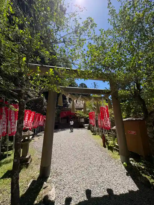 玉置神社の{uncategorized: "未分類", other: "その他", undefined: "問題あり", building: "その他建物", grave: "お墓", sacred_gate: "鳥居", guardian: "狛犬", statue: "像", buddha: "仏像", history: "歴史", nature: "自然", garden: "庭園", animal: "動物", pagoda: "塔", temizu: "手水舎", mountain_gate: "山門・神門", sanctuary: "本殿・本堂", subordinate: "末社・摂社", art: "芸術", scenery: "景色", jizo: "地蔵", ema: "絵馬", goshuin: "御朱印", omikuji: "おみくじ", items: "授与品その他", amulet: "お守り", goshuincho: "御朱印帳", eats: "食事", festival: "お祭り", votive_dance: "神楽", shichigosan: "七五三参", wedding: "結婚式", experience: "体験その他", initially: "初詣", around: "周辺", anti_infection: "感染症対策"}