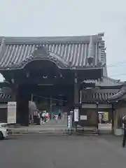 竹鼻別院の山門