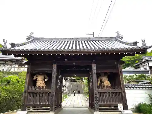 神恵院の山門・神門