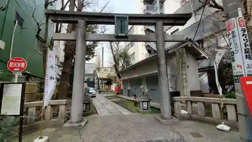 銀杏岡八幡神社の鳥居