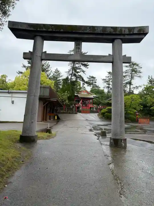 月讀神社の{uncategorized: "未分類", other: "その他", undefined: "問題あり", building: "その他建物", grave: "お墓", sacred_gate: "鳥居", guardian: "狛犬", statue: "像", buddha: "仏像", history: "歴史", nature: "自然", garden: "庭園", animal: "動物", pagoda: "塔", temizu: "手水舎", mountain_gate: "山門・神門", sanctuary: "本殿・本堂", subordinate: "末社・摂社", art: "芸術", scenery: "景色", jizo: "地蔵", ema: "絵馬", goshuin: "御朱印", omikuji: "おみくじ", items: "授与品その他", amulet: "お守り", goshuincho: "御朱印帳", eats: "食事", festival: "お祭り", votive_dance: "神楽", shichigosan: "七五三参", wedding: "結婚式", experience: "体験その他", initially: "初詣", around: "周辺", anti_infection: "感染症対策"}
