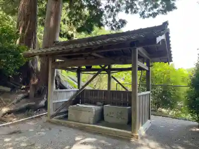 稲荷神社 (甲南町稗谷)の{uncategorized: "未分類", other: "その他", undefined: "問題あり", building: "その他建物", grave: "お墓", sacred_gate: "鳥居", guardian: "狛犬", statue: "像", buddha: "仏像", history: "歴史", nature: "自然", garden: "庭園", animal: "動物", pagoda: "塔", temizu: "手水舎", mountain_gate: "山門・神門", sanctuary: "本殿・本堂", subordinate: "末社・摂社", art: "芸術", scenery: "景色", jizo: "地蔵", ema: "絵馬", goshuin: "御朱印", omikuji: "おみくじ", items: "授与品その他", amulet: "お守り", goshuincho: "御朱印帳", eats: "食事", festival: "お祭り", votive_dance: "神楽", shichigosan: "七五三参", wedding: "結婚式", experience: "体験その他", initially: "初詣", around: "周辺", anti_infection: "感染症対策"}