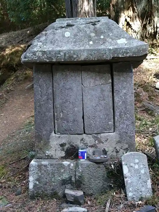 丹生都比売神社の{uncategorized: "未分類", other: "その他", undefined: "問題あり", building: "その他建物", grave: "お墓", sacred_gate: "鳥居", guardian: "狛犬", statue: "像", buddha: "仏像", history: "歴史", nature: "自然", garden: "庭園", animal: "動物", pagoda: "塔", temizu: "手水舎", mountain_gate: "山門・神門", sanctuary: "本殿・本堂", subordinate: "末社・摂社", art: "芸術", scenery: "景色", jizo: "地蔵", ema: "絵馬", goshuin: "御朱印", omikuji: "おみくじ", items: "授与品その他", amulet: "お守り", goshuincho: "御朱印帳", eats: "食事", festival: "お祭り", votive_dance: "神楽", shichigosan: "七五三参", wedding: "結婚式", experience: "体験その他", initially: "初詣", around: "周辺", anti_infection: "感染症対策"}