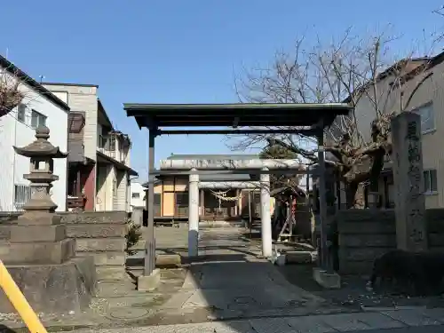 尾萬稲荷神社の{uncategorized: "未分類", other: "その他", undefined: "問題あり", building: "その他建物", grave: "お墓", sacred_gate: "鳥居", guardian: "狛犬", statue: "像", buddha: "仏像", history: "歴史", nature: "自然", garden: "庭園", animal: "動物", pagoda: "塔", temizu: "手水舎", mountain_gate: "山門・神門", sanctuary: "本殿・本堂", subordinate: "末社・摂社", art: "芸術", scenery: "景色", jizo: "地蔵", ema: "絵馬", goshuin: "御朱印", omikuji: "おみくじ", items: "授与品その他", amulet: "お守り", goshuincho: "御朱印帳", eats: "食事", festival: "お祭り", votive_dance: "神楽", shichigosan: "七五三参", wedding: "結婚式", experience: "体験その他", initially: "初詣", around: "周辺", anti_infection: "感染症対策"}