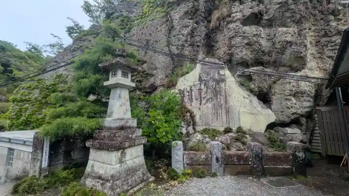 大谷寺の{uncategorized: "未分類", other: "その他", undefined: "問題あり", building: "その他建物", grave: "お墓", sacred_gate: "鳥居", guardian: "狛犬", statue: "像", buddha: "仏像", history: "歴史", nature: "自然", garden: "庭園", animal: "動物", pagoda: "塔", temizu: "手水舎", mountain_gate: "山門・神門", sanctuary: "本殿・本堂", subordinate: "末社・摂社", art: "芸術", scenery: "景色", jizo: "地蔵", ema: "絵馬", goshuin: "御朱印", omikuji: "おみくじ", items: "授与品その他", amulet: "お守り", goshuincho: "御朱印帳", eats: "食事", festival: "お祭り", votive_dance: "神楽", shichigosan: "七五三参", wedding: "結婚式", experience: "体験その他", initially: "初詣", around: "周辺", anti_infection: "感染症対策"}