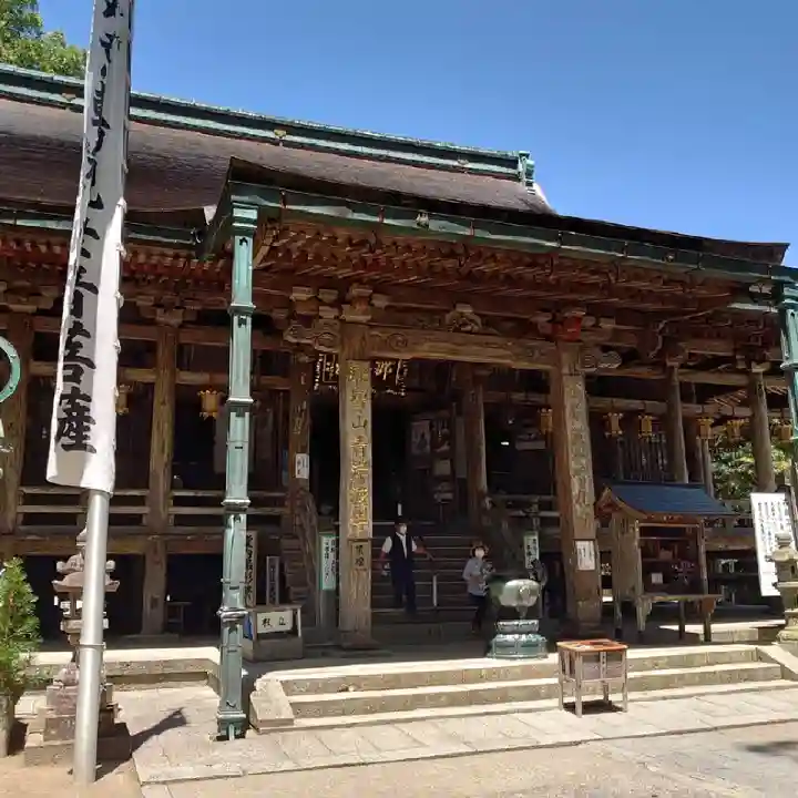 青岸渡寺の本殿・本堂