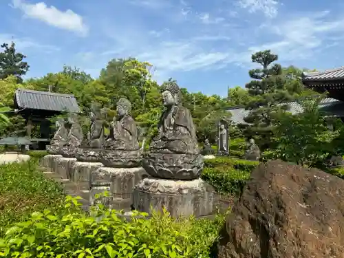 蓮華寺の{uncategorized: "未分類", other: "その他", undefined: "問題あり", building: "その他建物", grave: "お墓", sacred_gate: "鳥居", guardian: "狛犬", statue: "像", buddha: "仏像", history: "歴史", nature: "自然", garden: "庭園", animal: "動物", pagoda: "塔", temizu: "手水舎", mountain_gate: "山門・神門", sanctuary: "本殿・本堂", subordinate: "末社・摂社", art: "芸術", scenery: "景色", jizo: "地蔵", ema: "絵馬", goshuin: "御朱印", omikuji: "おみくじ", items: "授与品その他", amulet: "お守り", goshuincho: "御朱印帳", eats: "食事", festival: "お祭り", votive_dance: "神楽", shichigosan: "七五三参", wedding: "結婚式", experience: "体験その他", initially: "初詣", around: "周辺", anti_infection: "感染症対策"}