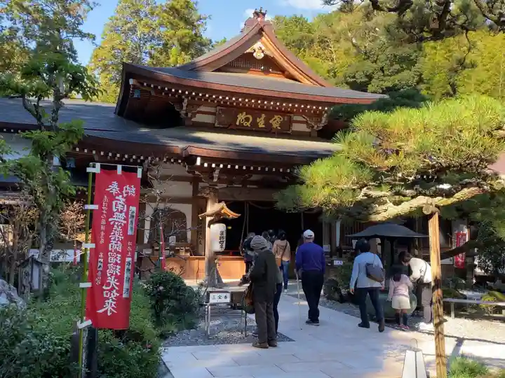 目の霊山 油山寺の本殿・本堂