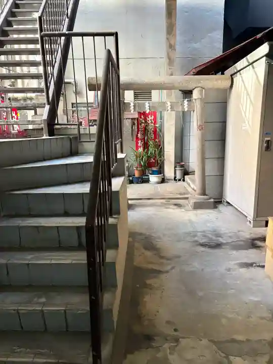 岩代稲荷神社/出世稲荷神社の{uncategorized: "未分類", other: "その他", undefined: "問題あり", building: "その他建物", grave: "お墓", sacred_gate: "鳥居", guardian: "狛犬", statue: "像", buddha: "仏像", history: "歴史", nature: "自然", garden: "庭園", animal: "動物", pagoda: "塔", temizu: "手水舎", mountain_gate: "山門・神門", sanctuary: "本殿・本堂", subordinate: "末社・摂社", art: "芸術", scenery: "景色", jizo: "地蔵", ema: "絵馬", goshuin: "御朱印", omikuji: "おみくじ", items: "授与品その他", amulet: "お守り", goshuincho: "御朱印帳", eats: "食事", festival: "お祭り", votive_dance: "神楽", shichigosan: "七五三参", wedding: "結婚式", experience: "体験その他", initially: "初詣", around: "周辺", anti_infection: "感染症対策"}