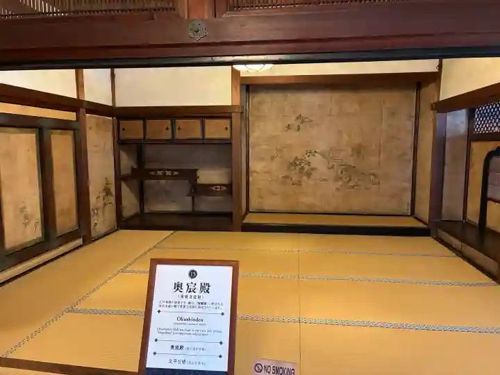 三宝院(三宝院門跡)の{uncategorized: "未分類", other: "その他", undefined: "問題あり", building: "その他建物", grave: "お墓", sacred_gate: "鳥居", guardian: "狛犬", statue: "像", buddha: "仏像", history: "歴史", nature: "自然", garden: "庭園", animal: "動物", pagoda: "塔", temizu: "手水舎", mountain_gate: "山門・神門", sanctuary: "本殿・本堂", subordinate: "末社・摂社", art: "芸術", scenery: "景色", jizo: "地蔵", ema: "絵馬", goshuin: "御朱印", omikuji: "おみくじ", items: "授与品その他", amulet: "お守り", goshuincho: "御朱印帳", eats: "食事", festival: "お祭り", votive_dance: "神楽", shichigosan: "七五三参", wedding: "結婚式", experience: "体験その他", initially: "初詣", around: "周辺", anti_infection: "感染症対策"}