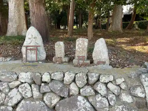 満賀里神社の{uncategorized: "未分類", other: "その他", undefined: "問題あり", building: "その他建物", grave: "お墓", sacred_gate: "鳥居", guardian: "狛犬", statue: "像", buddha: "仏像", history: "歴史", nature: "自然", garden: "庭園", animal: "動物", pagoda: "塔", temizu: "手水舎", mountain_gate: "山門・神門", sanctuary: "本殿・本堂", subordinate: "末社・摂社", art: "芸術", scenery: "景色", jizo: "地蔵", ema: "絵馬", goshuin: "御朱印", omikuji: "おみくじ", items: "授与品その他", amulet: "お守り", goshuincho: "御朱印帳", eats: "食事", festival: "お祭り", votive_dance: "神楽", shichigosan: "七五三参", wedding: "結婚式", experience: "体験その他", initially: "初詣", around: "周辺", anti_infection: "感染症対策"}