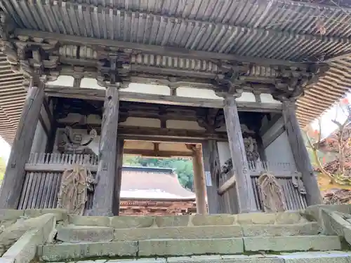 西明寺の山門