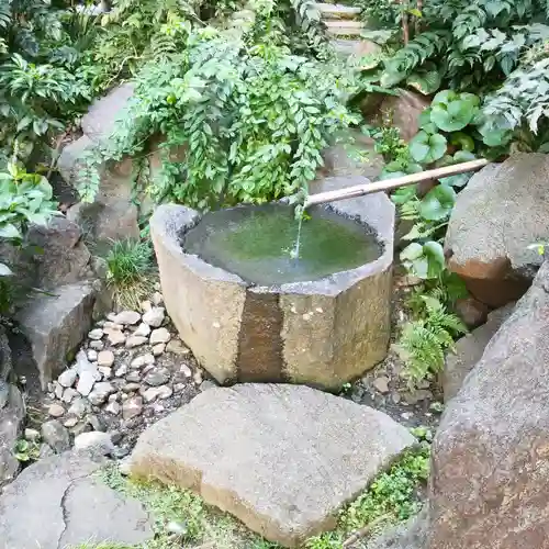 福徳神社（芽吹稲荷）の手水舎