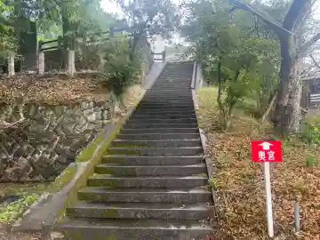 賀茂別雷神社奥宮の{uncategorized: "未分類", other: "その他", undefined: "問題あり", building: "その他建物", grave: "お墓", sacred_gate: "鳥居", guardian: "狛犬", statue: "像", buddha: "仏像", history: "歴史", nature: "自然", garden: "庭園", animal: "動物", pagoda: "塔", temizu: "手水舎", mountain_gate: "山門・神門", sanctuary: "本殿・本堂", subordinate: "末社・摂社", art: "芸術", scenery: "景色", jizo: "地蔵", ema: "絵馬", goshuin: "御朱印", omikuji: "おみくじ", items: "授与品その他", amulet: "お守り", goshuincho: "御朱印帳", eats: "食事", festival: "お祭り", votive_dance: "神楽", shichigosan: "七五三参", wedding: "結婚式", experience: "体験その他", initially: "初詣", around: "周辺", anti_infection: "感染症対策"}