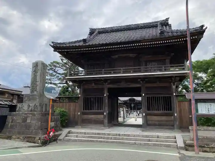 本覚寺の山門・神門