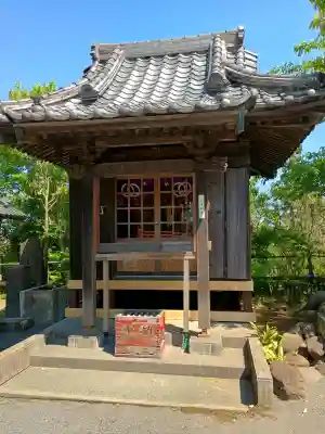 布施弁天 東海寺の{uncategorized: "未分類", other: "その他", undefined: "問題あり", building: "その他建物", grave: "お墓", sacred_gate: "鳥居", guardian: "狛犬", statue: "像", buddha: "仏像", history: "歴史", nature: "自然", garden: "庭園", animal: "動物", pagoda: "塔", temizu: "手水舎", mountain_gate: "山門・神門", sanctuary: "本殿・本堂", subordinate: "末社・摂社", art: "芸術", scenery: "景色", jizo: "地蔵", ema: "絵馬", goshuin: "御朱印", omikuji: "おみくじ", items: "授与品その他", amulet: "お守り", goshuincho: "御朱印帳", eats: "食事", festival: "お祭り", votive_dance: "神楽", shichigosan: "七五三参", wedding: "結婚式", experience: "体験その他", initially: "初詣", around: "周辺", anti_infection: "感染症対策"}