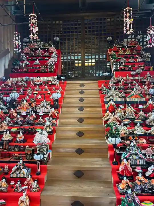 堤治神社の{uncategorized: "未分類", other: "その他", undefined: "問題あり", building: "その他建物", grave: "お墓", sacred_gate: "鳥居", guardian: "狛犬", statue: "像", buddha: "仏像", history: "歴史", nature: "自然", garden: "庭園", animal: "動物", pagoda: "塔", temizu: "手水舎", mountain_gate: "山門・神門", sanctuary: "本殿・本堂", subordinate: "末社・摂社", art: "芸術", scenery: "景色", jizo: "地蔵", ema: "絵馬", goshuin: "御朱印", omikuji: "おみくじ", items: "授与品その他", amulet: "お守り", goshuincho: "御朱印帳", eats: "食事", festival: "お祭り", votive_dance: "神楽", shichigosan: "七五三参", wedding: "結婚式", experience: "体験その他", initially: "初詣", around: "周辺", anti_infection: "感染症対策"}