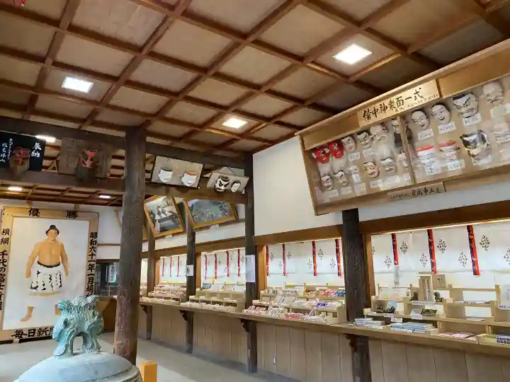 吉備津神社の{uncategorized: "未分類", other: "その他", undefined: "問題あり", building: "その他建物", grave: "お墓", sacred_gate: "鳥居", guardian: "狛犬", statue: "像", buddha: "仏像", history: "歴史", nature: "自然", garden: "庭園", animal: "動物", pagoda: "塔", temizu: "手水舎", mountain_gate: "山門・神門", sanctuary: "本殿・本堂", subordinate: "末社・摂社", art: "芸術", scenery: "景色", jizo: "地蔵", ema: "絵馬", goshuin: "御朱印", omikuji: "おみくじ", items: "授与品その他", amulet: "お守り", goshuincho: "御朱印帳", eats: "食事", festival: "お祭り", votive_dance: "神楽", shichigosan: "七五三参", wedding: "結婚式", experience: "体験その他", initially: "初詣", around: "周辺", anti_infection: "感染症対策"}