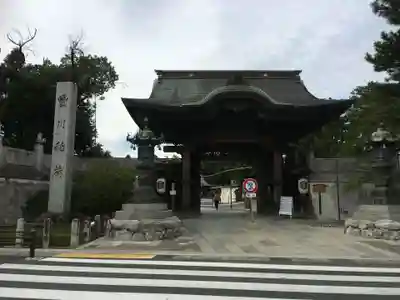 豊川閣　妙厳寺の山門・神門