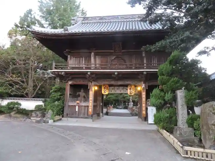 霊山寺の山門・神門