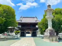 豊川閣　妙厳寺の山門