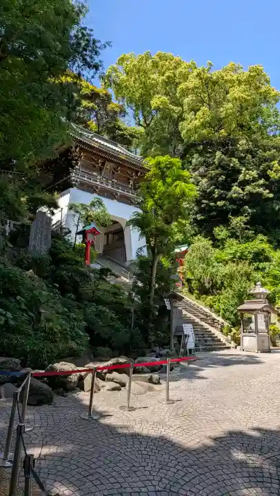 江島神社の{uncategorized: "未分類", other: "その他", undefined: "問題あり", building: "その他建物", grave: "お墓", sacred_gate: "鳥居", guardian: "狛犬", statue: "像", buddha: "仏像", history: "歴史", nature: "自然", garden: "庭園", animal: "動物", pagoda: "塔", temizu: "手水舎", mountain_gate: "山門・神門", sanctuary: "本殿・本堂", subordinate: "末社・摂社", art: "芸術", scenery: "景色", jizo: "地蔵", ema: "絵馬", goshuin: "御朱印", omikuji: "おみくじ", items: "授与品その他", amulet: "お守り", goshuincho: "御朱印帳", eats: "食事", festival: "お祭り", votive_dance: "神楽", shichigosan: "七五三参", wedding: "結婚式", experience: "体験その他", initially: "初詣", around: "周辺", anti_infection: "感染症対策"}
