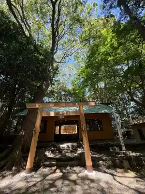 伊射波神社の{uncategorized: "未分類", other: "その他", undefined: "問題あり", building: "その他建物", grave: "お墓", sacred_gate: "鳥居", guardian: "狛犬", statue: "像", buddha: "仏像", history: "歴史", nature: "自然", garden: "庭園", animal: "動物", pagoda: "塔", temizu: "手水舎", mountain_gate: "山門・神門", sanctuary: "本殿・本堂", subordinate: "末社・摂社", art: "芸術", scenery: "景色", jizo: "地蔵", ema: "絵馬", goshuin: "御朱印", omikuji: "おみくじ", items: "授与品その他", amulet: "お守り", goshuincho: "御朱印帳", eats: "食事", festival: "お祭り", votive_dance: "神楽", shichigosan: "七五三参", wedding: "結婚式", experience: "体験その他", initially: "初詣", around: "周辺", anti_infection: "感染症対策"}
