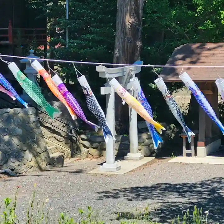 高司神社〜むすびの神の鎮まる社〜の{uncategorized: "未分類", other: "その他", undefined: "問題あり", building: "その他建物", grave: "お墓", sacred_gate: "鳥居", guardian: "狛犬", statue: "像", buddha: "仏像", history: "歴史", nature: "自然", garden: "庭園", animal: "動物", pagoda: "塔", temizu: "手水舎", mountain_gate: "山門・神門", sanctuary: "本殿・本堂", subordinate: "末社・摂社", art: "芸術", scenery: "景色", jizo: "地蔵", ema: "絵馬", goshuin: "御朱印", omikuji: "おみくじ", items: "授与品その他", amulet: "お守り", goshuincho: "御朱印帳", eats: "食事", festival: "お祭り", votive_dance: "神楽", shichigosan: "七五三参", wedding: "結婚式", experience: "体験その他", initially: "初詣", around: "周辺", anti_infection: "感染症対策"}