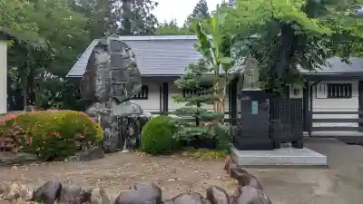 群馬県護国神社の{uncategorized: "未分類", other: "その他", undefined: "問題あり", building: "その他建物", grave: "お墓", sacred_gate: "鳥居", guardian: "狛犬", statue: "像", buddha: "仏像", history: "歴史", nature: "自然", garden: "庭園", animal: "動物", pagoda: "塔", temizu: "手水舎", mountain_gate: "山門・神門", sanctuary: "本殿・本堂", subordinate: "末社・摂社", art: "芸術", scenery: "景色", jizo: "地蔵", ema: "絵馬", goshuin: "御朱印", omikuji: "おみくじ", items: "授与品その他", amulet: "お守り", goshuincho: "御朱印帳", eats: "食事", festival: "お祭り", votive_dance: "神楽", shichigosan: "七五三参", wedding: "結婚式", experience: "体験その他", initially: "初詣", around: "周辺", anti_infection: "感染症対策"}