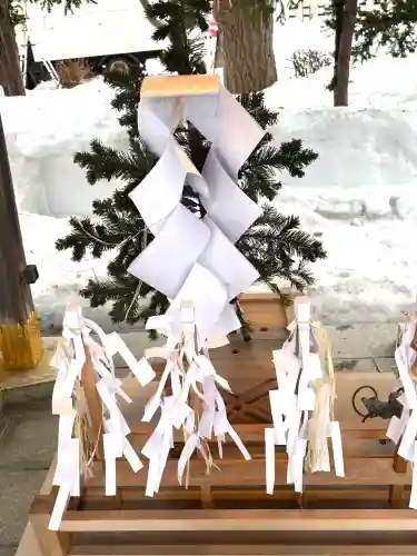 西野神社の{uncategorized: "未分類", other: "その他", undefined: "問題あり", building: "その他建物", grave: "お墓", sacred_gate: "鳥居", guardian: "狛犬", statue: "像", buddha: "仏像", history: "歴史", nature: "自然", garden: "庭園", animal: "動物", pagoda: "塔", temizu: "手水舎", mountain_gate: "山門・神門", sanctuary: "本殿・本堂", subordinate: "末社・摂社", art: "芸術", scenery: "景色", jizo: "地蔵", ema: "絵馬", goshuin: "御朱印", omikuji: "おみくじ", items: "授与品その他", amulet: "お守り", goshuincho: "御朱印帳", eats: "食事", festival: "お祭り", votive_dance: "神楽", shichigosan: "七五三参", wedding: "結婚式", experience: "体験その他", initially: "初詣", around: "周辺", anti_infection: "感染症対策"}