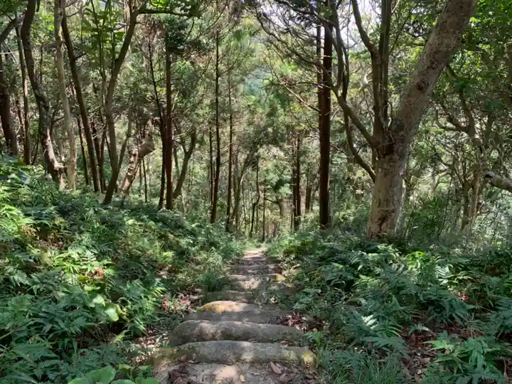 諾冉神社の周辺