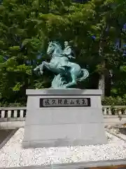 象山神社の像