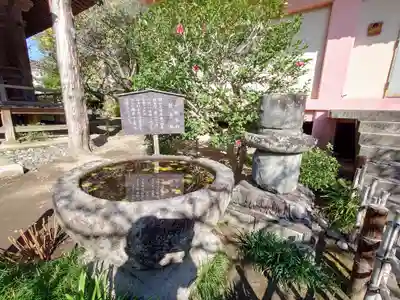 極楽寺（霊鷲山感應院極楽律寺）の手水舎