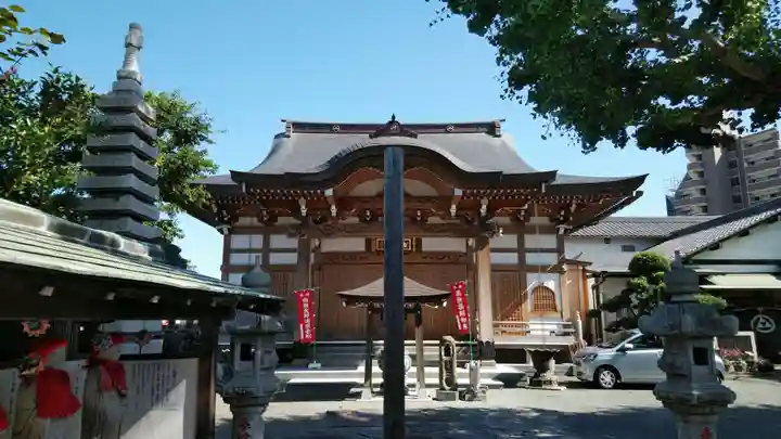 泉蔵院の本殿・本堂