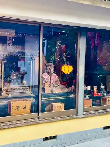 弘明寺の{uncategorized: "未分類", other: "その他", undefined: "問題あり", building: "その他建物", grave: "お墓", sacred_gate: "鳥居", guardian: "狛犬", statue: "像", buddha: "仏像", history: "歴史", nature: "自然", garden: "庭園", animal: "動物", pagoda: "塔", temizu: "手水舎", mountain_gate: "山門・神門", sanctuary: "本殿・本堂", subordinate: "末社・摂社", art: "芸術", scenery: "景色", jizo: "地蔵", ema: "絵馬", goshuin: "御朱印", omikuji: "おみくじ", items: "授与品その他", amulet: "お守り", goshuincho: "御朱印帳", eats: "食事", festival: "お祭り", votive_dance: "神楽", shichigosan: "七五三参", wedding: "結婚式", experience: "体験その他", initially: "初詣", around: "周辺", anti_infection: "感染症対策"}