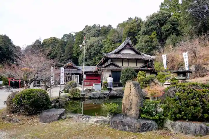曽野稲荷神社の庭園