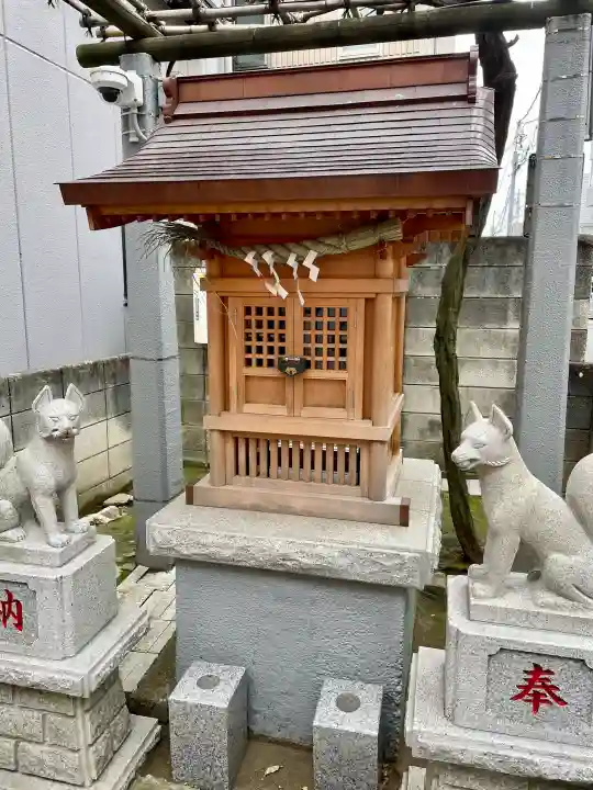 稲荷神社の{uncategorized: "未分類", other: "その他", undefined: "問題あり", building: "その他建物", grave: "お墓", sacred_gate: "鳥居", guardian: "狛犬", statue: "像", buddha: "仏像", history: "歴史", nature: "自然", garden: "庭園", animal: "動物", pagoda: "塔", temizu: "手水舎", mountain_gate: "山門・神門", sanctuary: "本殿・本堂", subordinate: "末社・摂社", art: "芸術", scenery: "景色", jizo: "地蔵", ema: "絵馬", goshuin: "御朱印", omikuji: "おみくじ", items: "授与品その他", amulet: "お守り", goshuincho: "御朱印帳", eats: "食事", festival: "お祭り", votive_dance: "神楽", shichigosan: "七五三参", wedding: "結婚式", experience: "体験その他", initially: "初詣", around: "周辺", anti_infection: "感染症対策"}