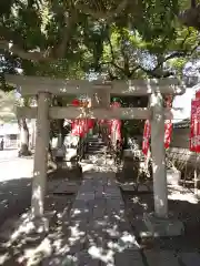 西新井出世稲荷大明神の鳥居