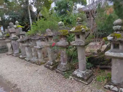 奈良豆比古神社の建物その他