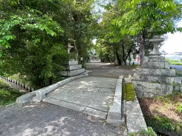 比都佐神社の{uncategorized: "未分類", other: "その他", undefined: "問題あり", building: "その他建物", grave: "お墓", sacred_gate: "鳥居", guardian: "狛犬", statue: "像", buddha: "仏像", history: "歴史", nature: "自然", garden: "庭園", animal: "動物", pagoda: "塔", temizu: "手水舎", mountain_gate: "山門・神門", sanctuary: "本殿・本堂", subordinate: "末社・摂社", art: "芸術", scenery: "景色", jizo: "地蔵", ema: "絵馬", goshuin: "御朱印", omikuji: "おみくじ", items: "授与品その他", amulet: "お守り", goshuincho: "御朱印帳", eats: "食事", festival: "お祭り", votive_dance: "神楽", shichigosan: "七五三参", wedding: "結婚式", experience: "体験その他", initially: "初詣", around: "周辺", anti_infection: "感染症対策"}
