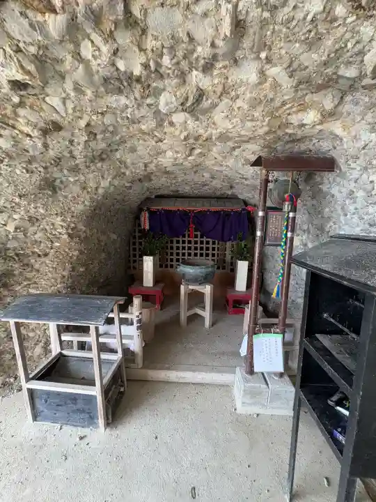 番所山不動堂の{uncategorized: "未分類", other: "その他", undefined: "問題あり", building: "その他建物", grave: "お墓", sacred_gate: "鳥居", guardian: "狛犬", statue: "像", buddha: "仏像", history: "歴史", nature: "自然", garden: "庭園", animal: "動物", pagoda: "塔", temizu: "手水舎", mountain_gate: "山門・神門", sanctuary: "本殿・本堂", subordinate: "末社・摂社", art: "芸術", scenery: "景色", jizo: "地蔵", ema: "絵馬", goshuin: "御朱印", omikuji: "おみくじ", items: "授与品その他", amulet: "お守り", goshuincho: "御朱印帳", eats: "食事", festival: "お祭り", votive_dance: "神楽", shichigosan: "七五三参", wedding: "結婚式", experience: "体験その他", initially: "初詣", around: "周辺", anti_infection: "感染症対策"}