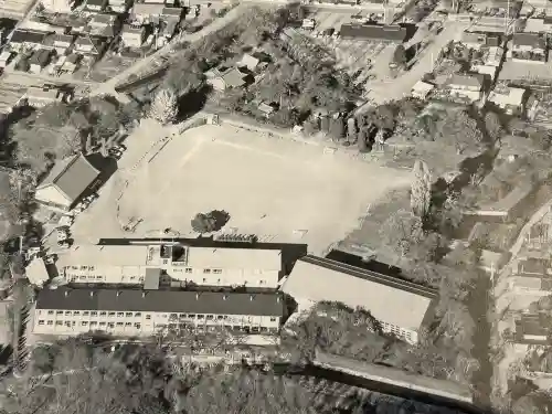 田口招魂社の{uncategorized: "未分類", other: "その他", undefined: "問題あり", building: "その他建物", grave: "お墓", sacred_gate: "鳥居", guardian: "狛犬", statue: "像", buddha: "仏像", history: "歴史", nature: "自然", garden: "庭園", animal: "動物", pagoda: "塔", temizu: "手水舎", mountain_gate: "山門・神門", sanctuary: "本殿・本堂", subordinate: "末社・摂社", art: "芸術", scenery: "景色", jizo: "地蔵", ema: "絵馬", goshuin: "御朱印", omikuji: "おみくじ", items: "授与品その他", amulet: "お守り", goshuincho: "御朱印帳", eats: "食事", festival: "お祭り", votive_dance: "神楽", shichigosan: "七五三参", wedding: "結婚式", experience: "体験その他", initially: "初詣", around: "周辺", anti_infection: "感染症対策"}