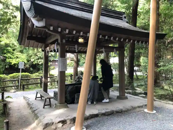 狭井坐大神荒魂神社(狭井神社)の手水舎