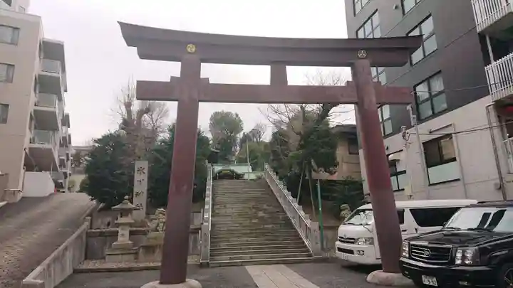 白金氷川神社の鳥居