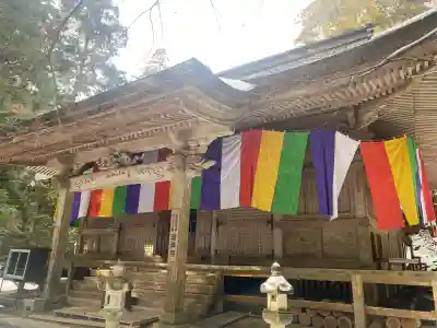 瑠璃寺の{uncategorized: "未分類", other: "その他", undefined: "問題あり", building: "その他建物", grave: "お墓", sacred_gate: "鳥居", guardian: "狛犬", statue: "像", buddha: "仏像", history: "歴史", nature: "自然", garden: "庭園", animal: "動物", pagoda: "塔", temizu: "手水舎", mountain_gate: "山門・神門", sanctuary: "本殿・本堂", subordinate: "末社・摂社", art: "芸術", scenery: "景色", jizo: "地蔵", ema: "絵馬", goshuin: "御朱印", omikuji: "おみくじ", items: "授与品その他", amulet: "お守り", goshuincho: "御朱印帳", eats: "食事", festival: "お祭り", votive_dance: "神楽", shichigosan: "七五三参", wedding: "結婚式", experience: "体験その他", initially: "初詣", around: "周辺", anti_infection: "感染症対策"}